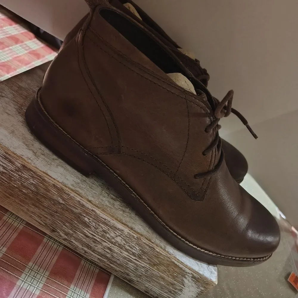 Cole Haan Men's Brown Leather Chukka Boots size 10 M